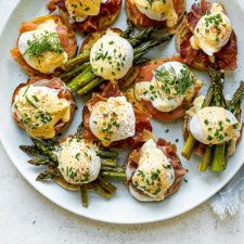 Breakfast - Eggs benedict for a crowd make ahead recipes